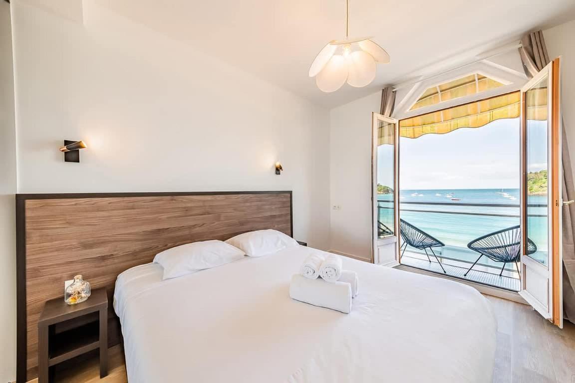Les Pieds Dans L'Eau - Appartment 2 - Vue Mer Cancale Luaran gambar